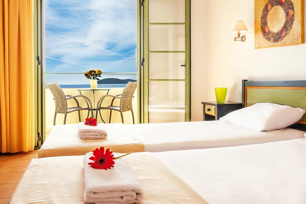 Hotel Dafni スキアトスタウン 部屋 写真